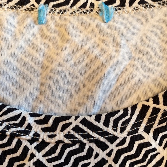 J McLaughlin Catalina Tee Crew Neck 3/4 Black White Geo Print S - Picture 7 of 7